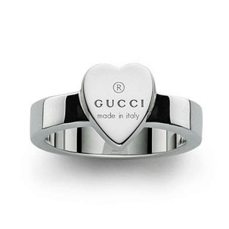 Anello Gucci con cuore argento .